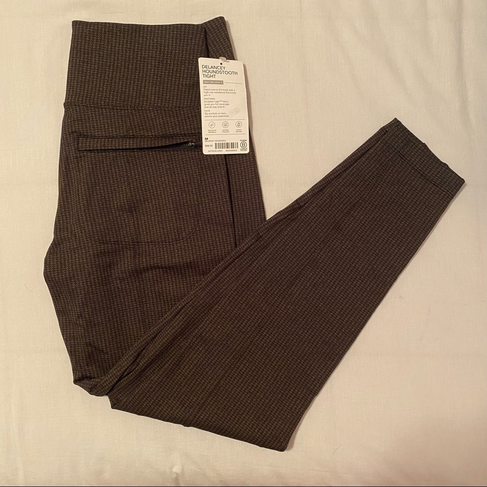 NWT Athleta Delancey tight size medium